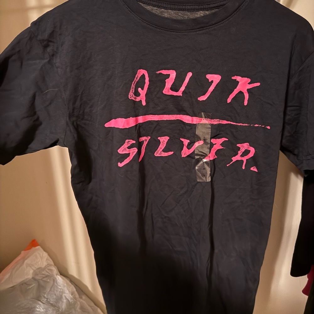 Quiksilver Men's Tee in Black with Pink Graphics